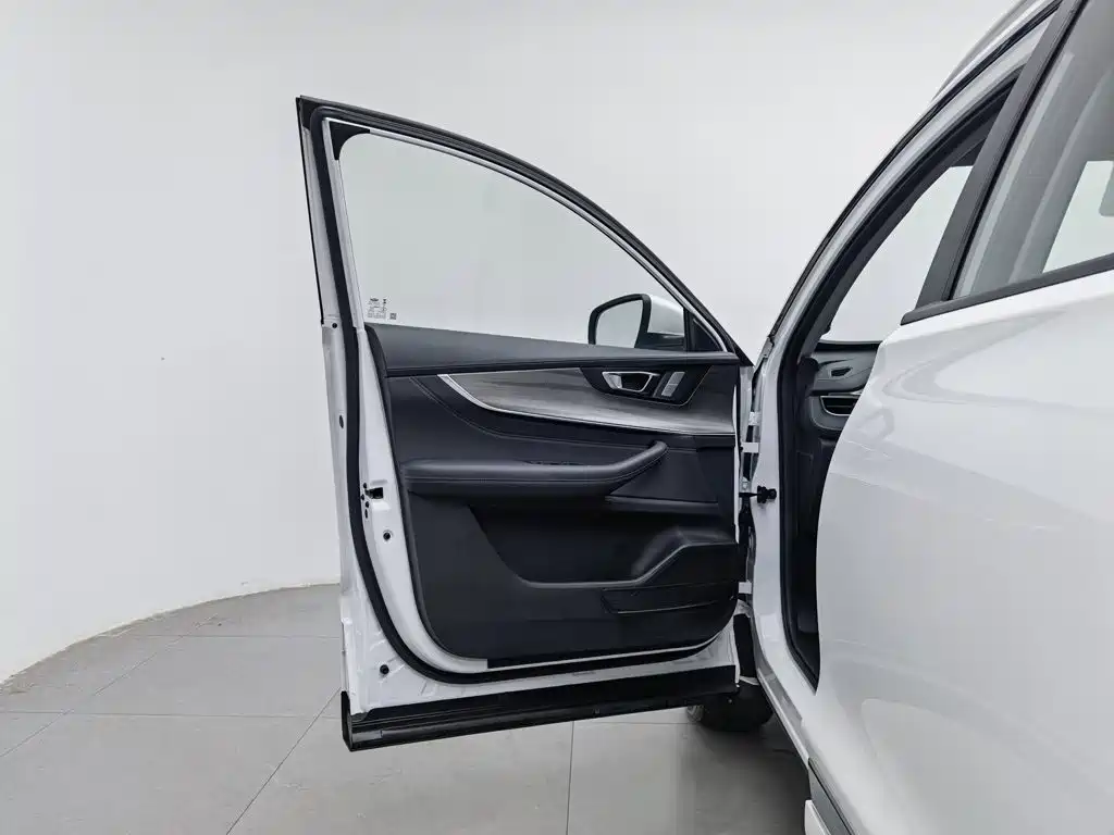 Chery Tiggo 8 — фото 8