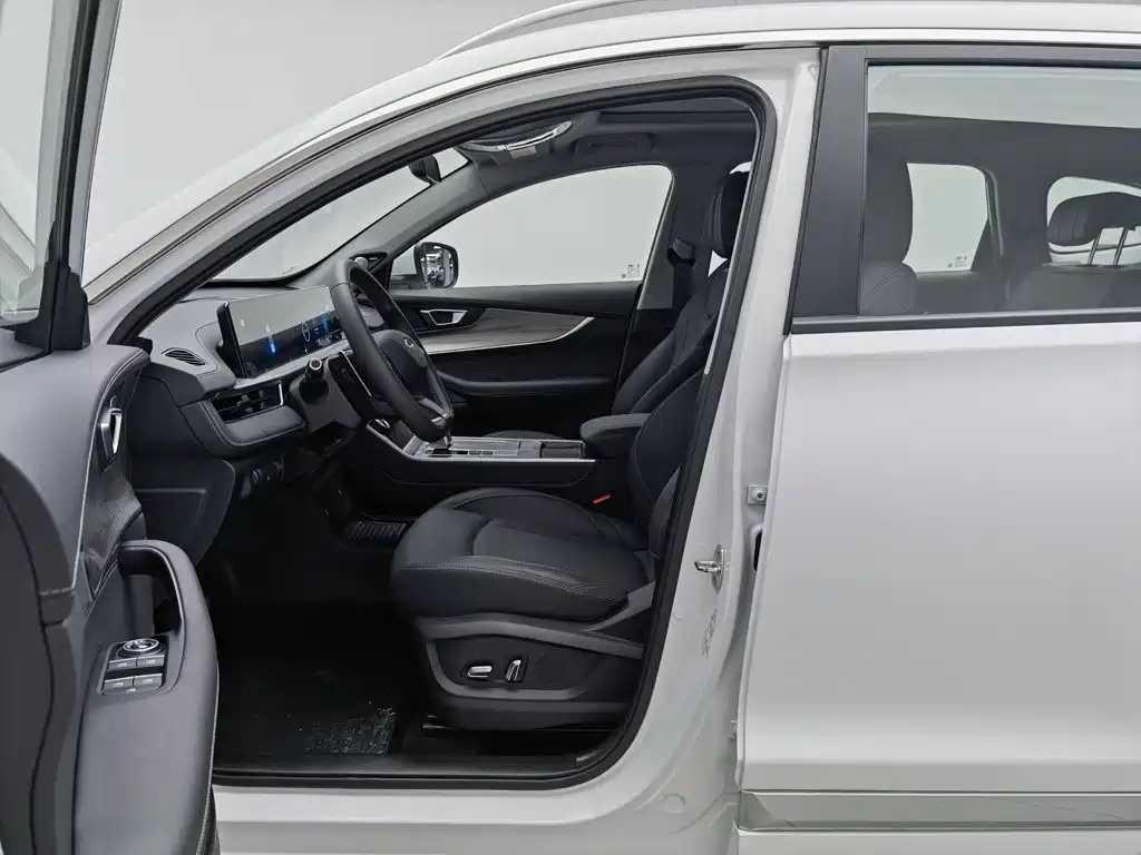Chery Tiggo 8 — фото 10