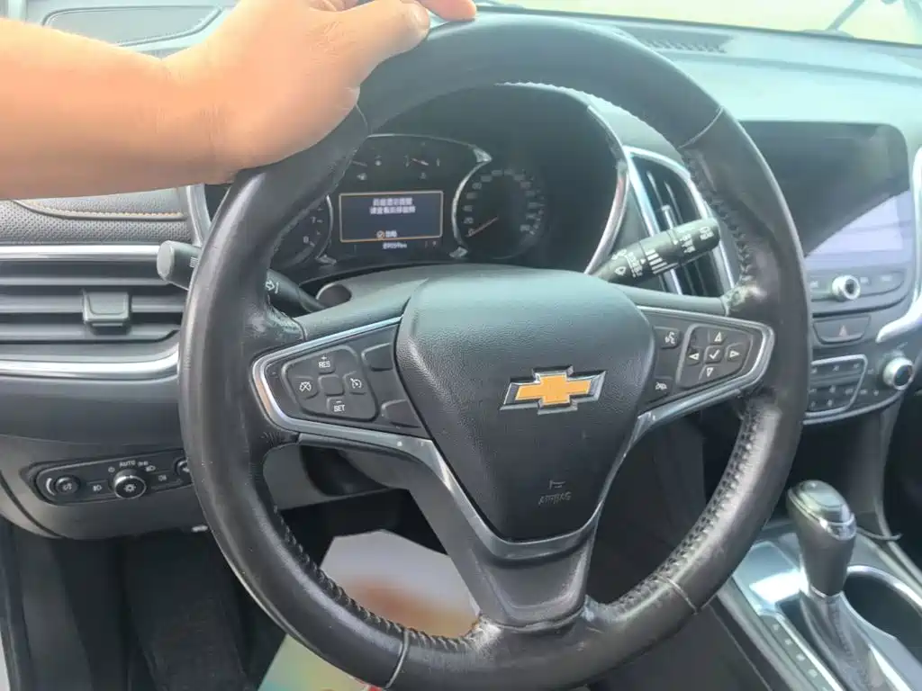 Chevrolet Equinox — фото 11