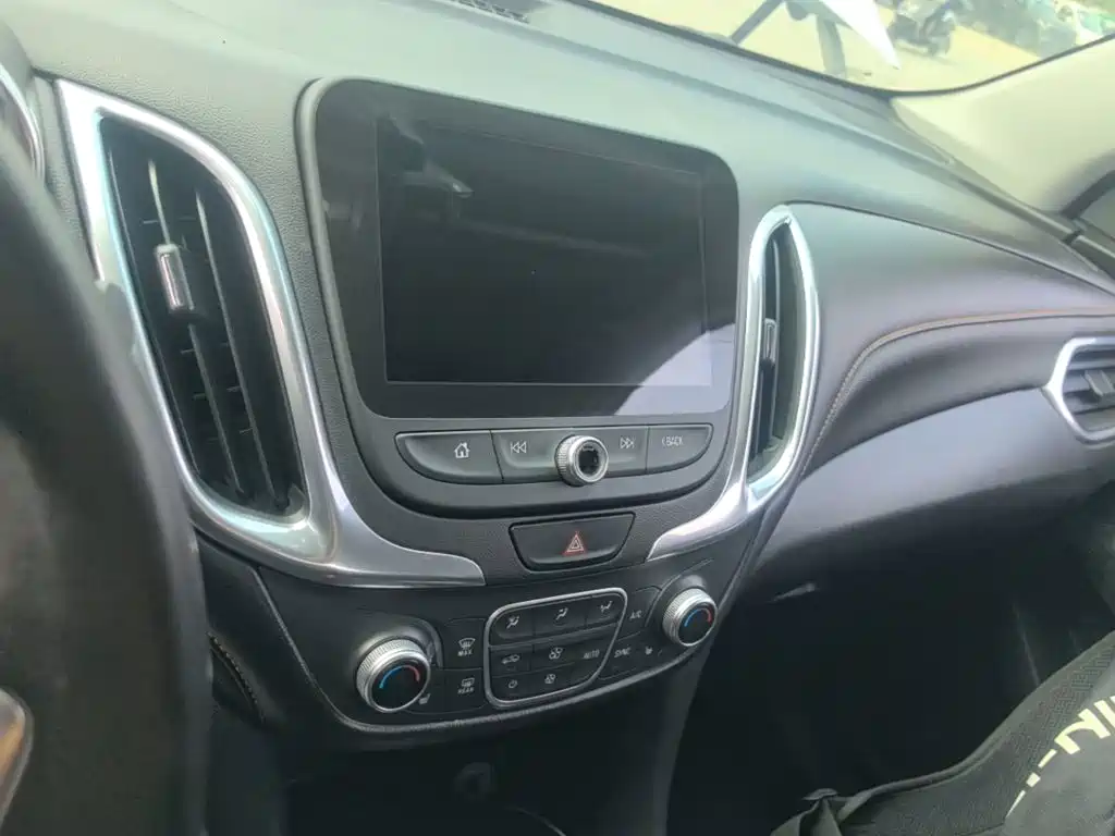 Chevrolet Equinox — фото 13