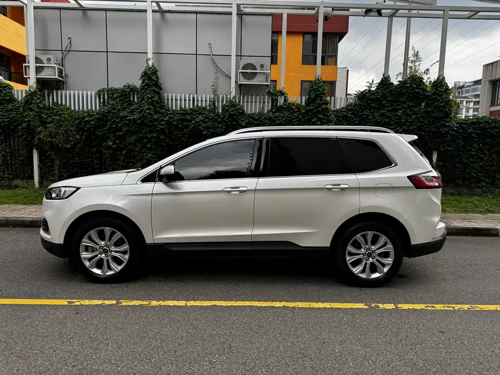 Ford Edge — фото 5