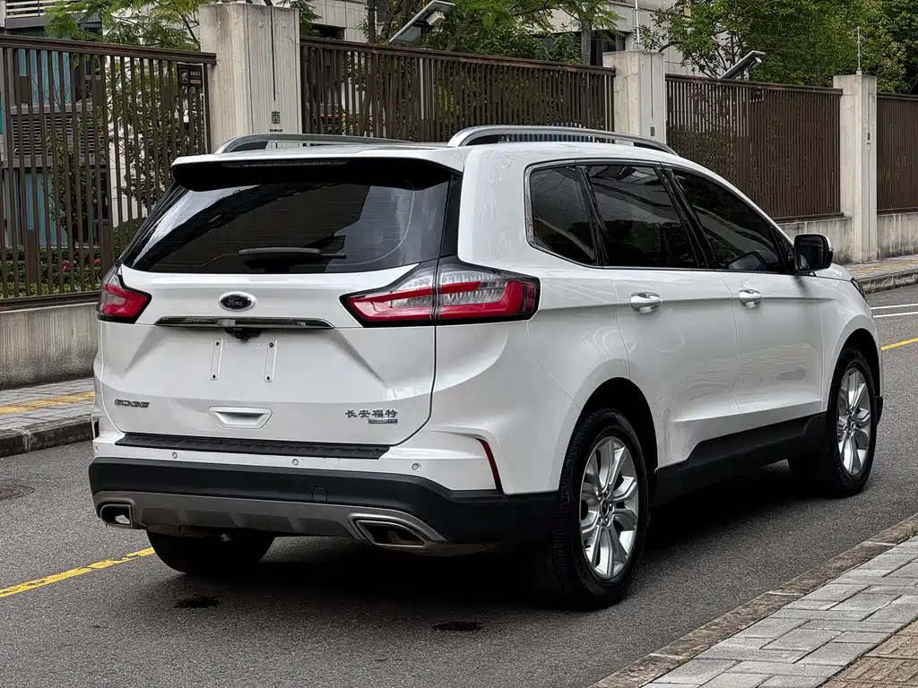 Ford Edge — фото 8