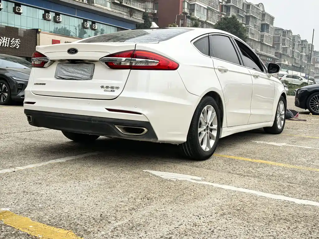 Ford Mondeo — фото 4
