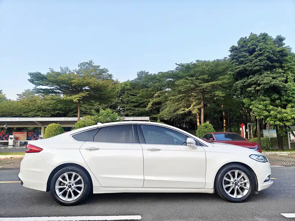 Ford Mondeo — фото 8