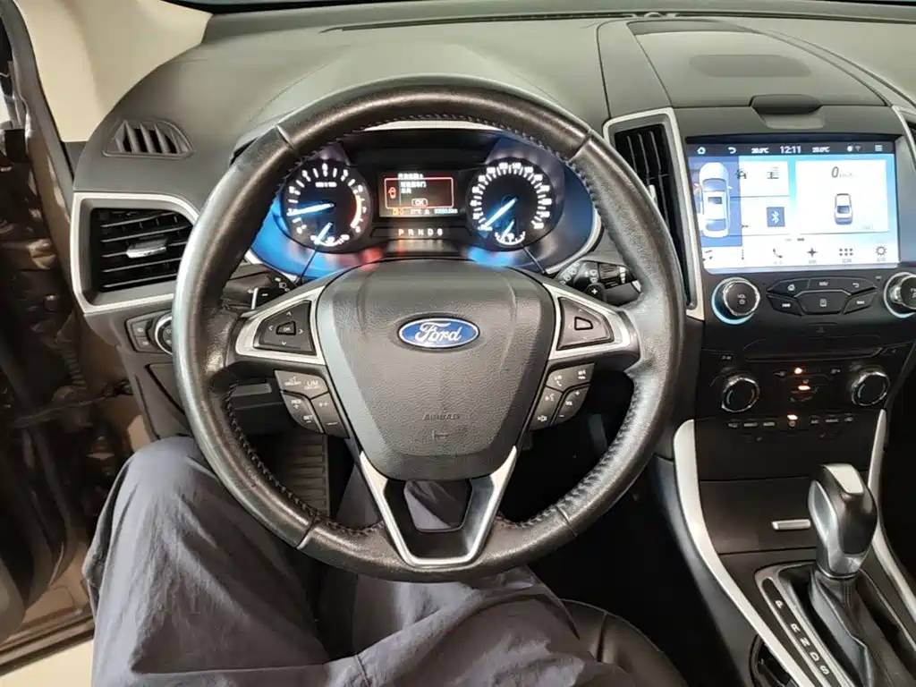 Ford Edge — фото 11
