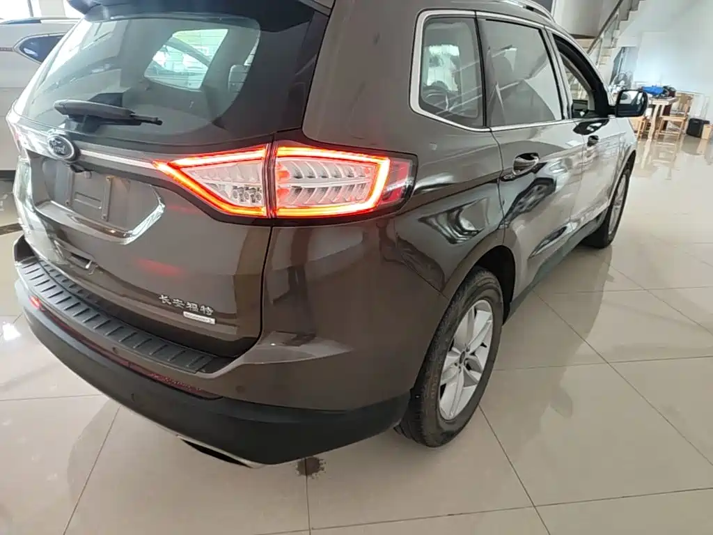 Ford Edge — фото 8