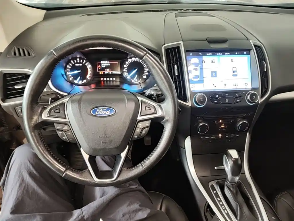 Ford Edge — фото 10