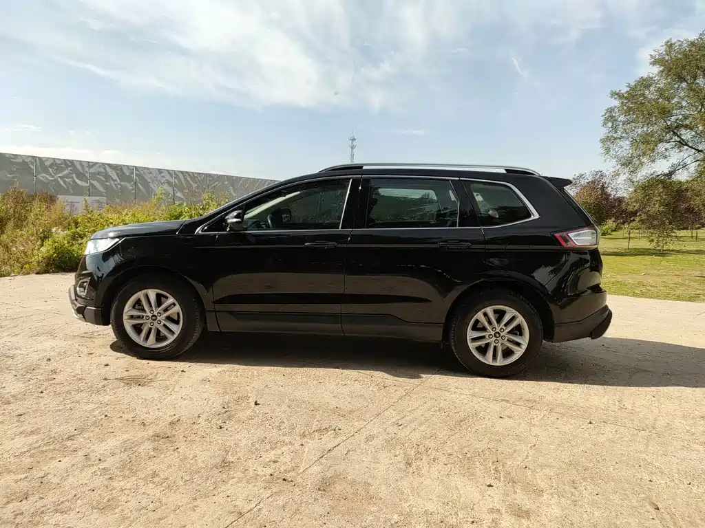 Ford Edge — фото 4