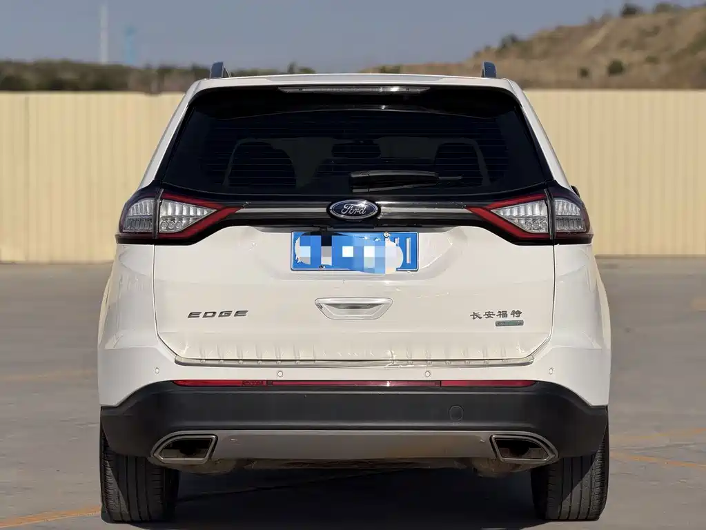 Ford Edge — фото 8