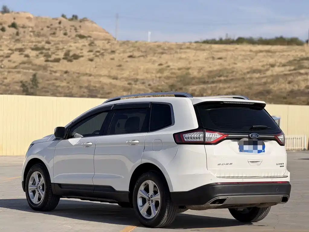 Ford Edge — фото 9