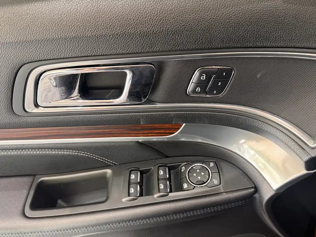 Ford Explorer (Import) — фото 4