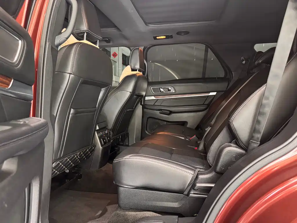 Ford Explorer (Import) — фото 10