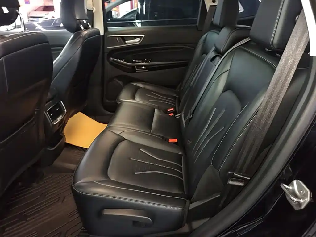 Ford Edge — фото 17