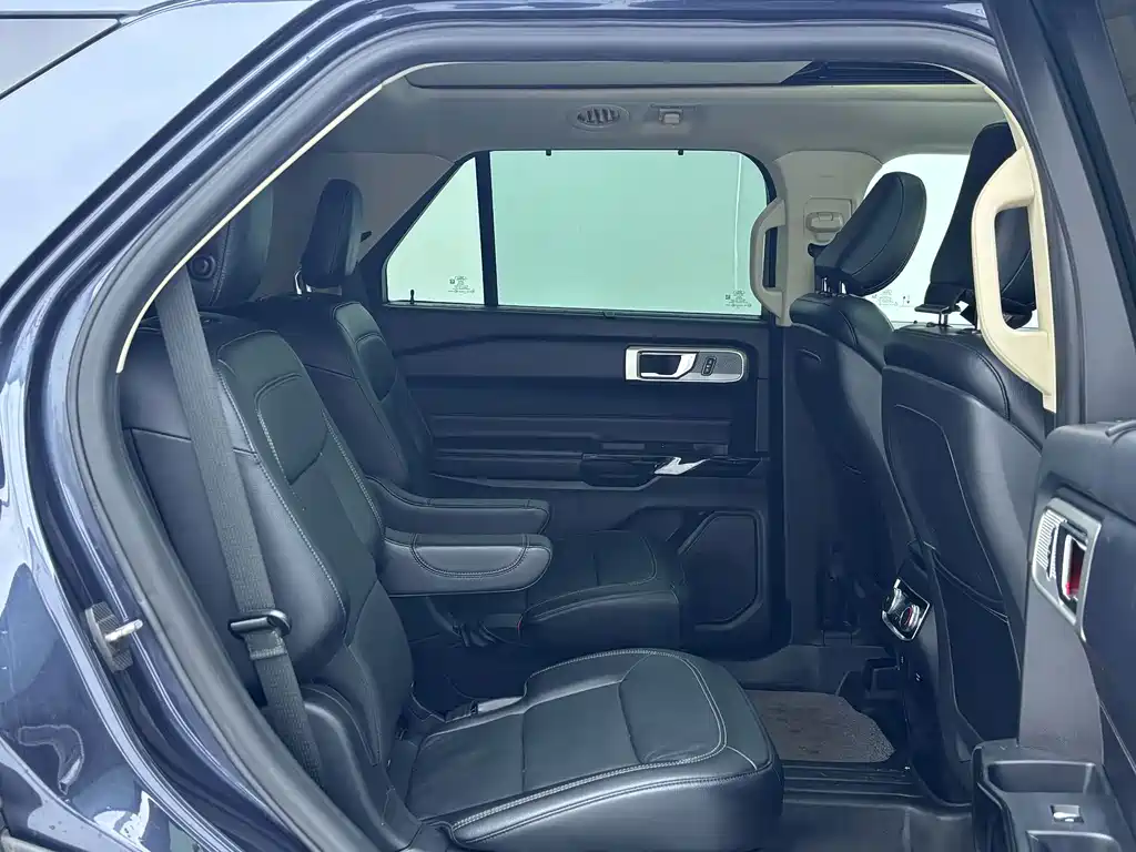 Ford Explorer — фото 11