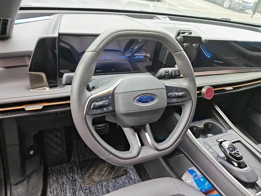 Ford Edge — фото 15