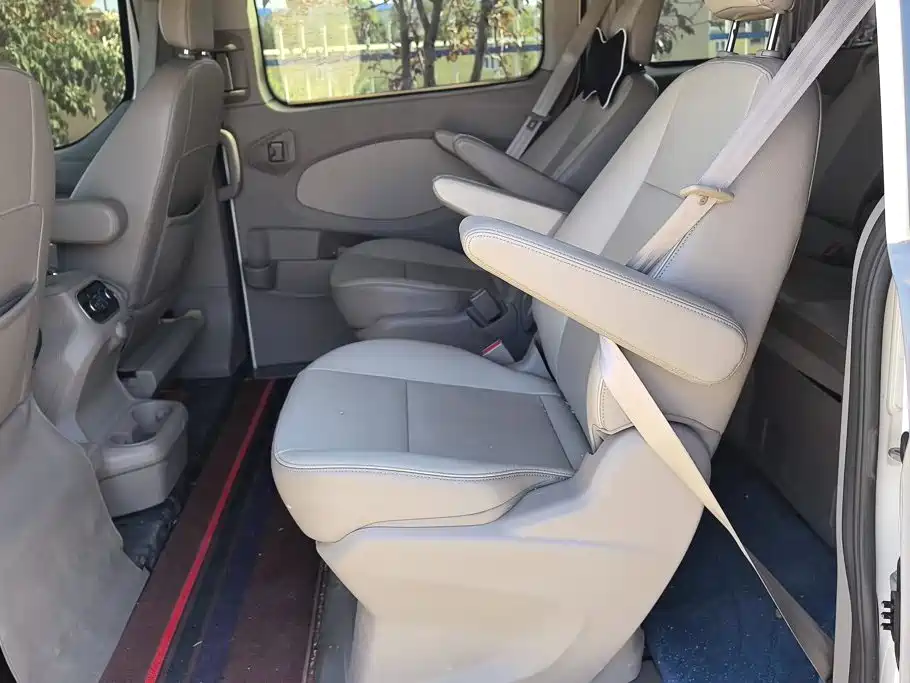 Ford Tourneo — фото 11