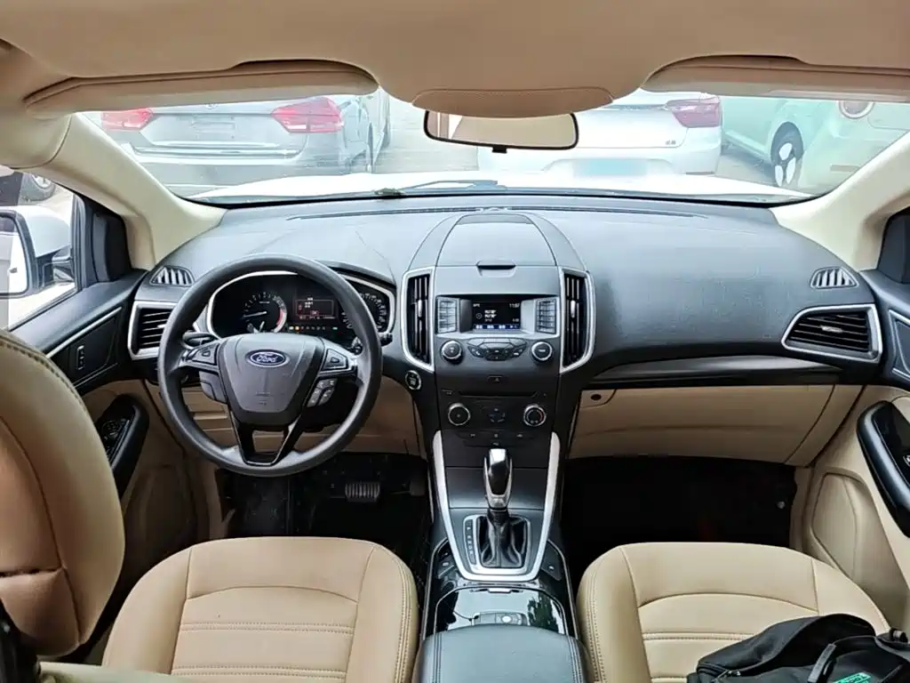 Ford Edge — фото 10