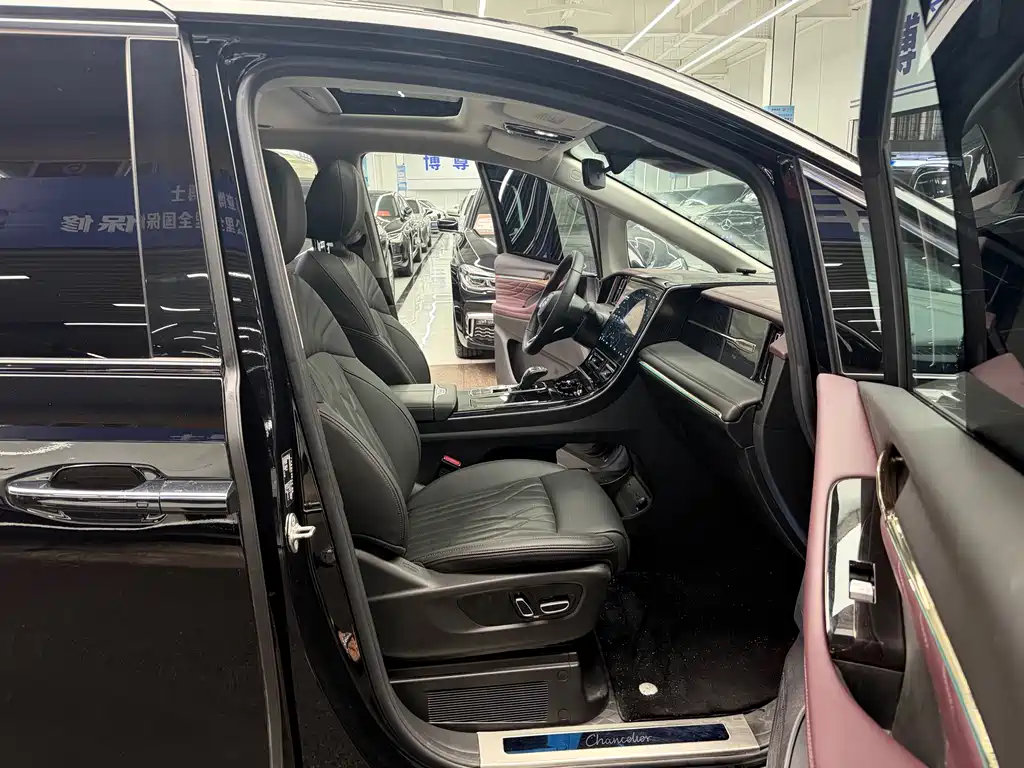 GAC Motor Trumpchi M8 — фото 15