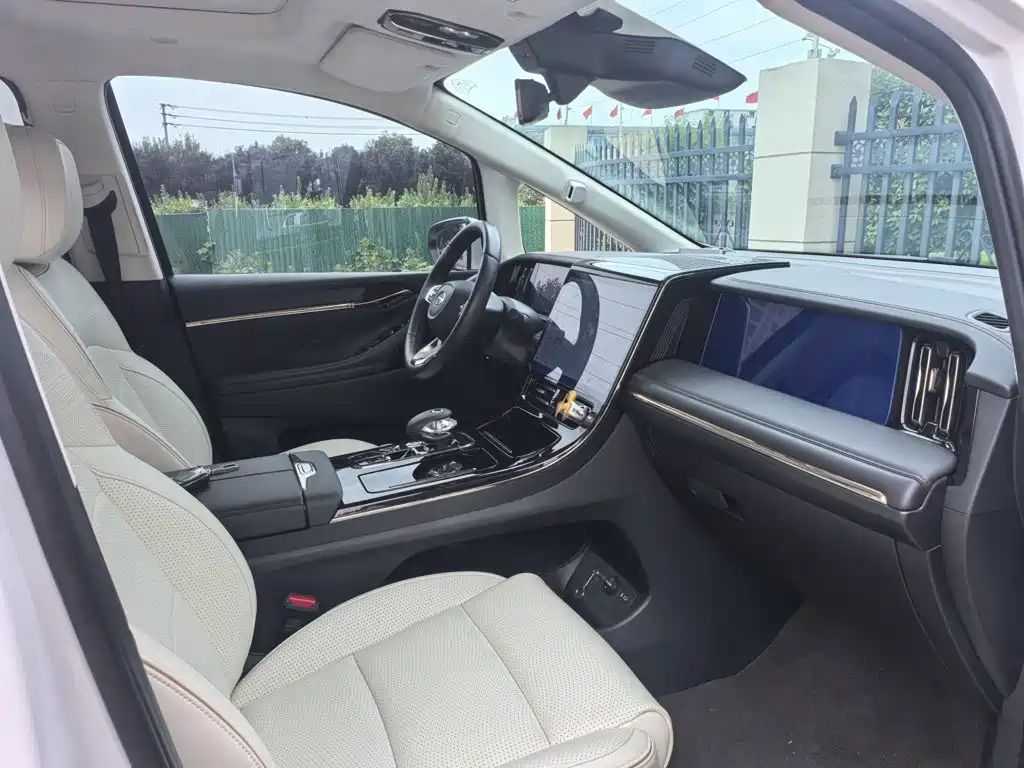 GAC Motor Trumpchi E9 — фото 17