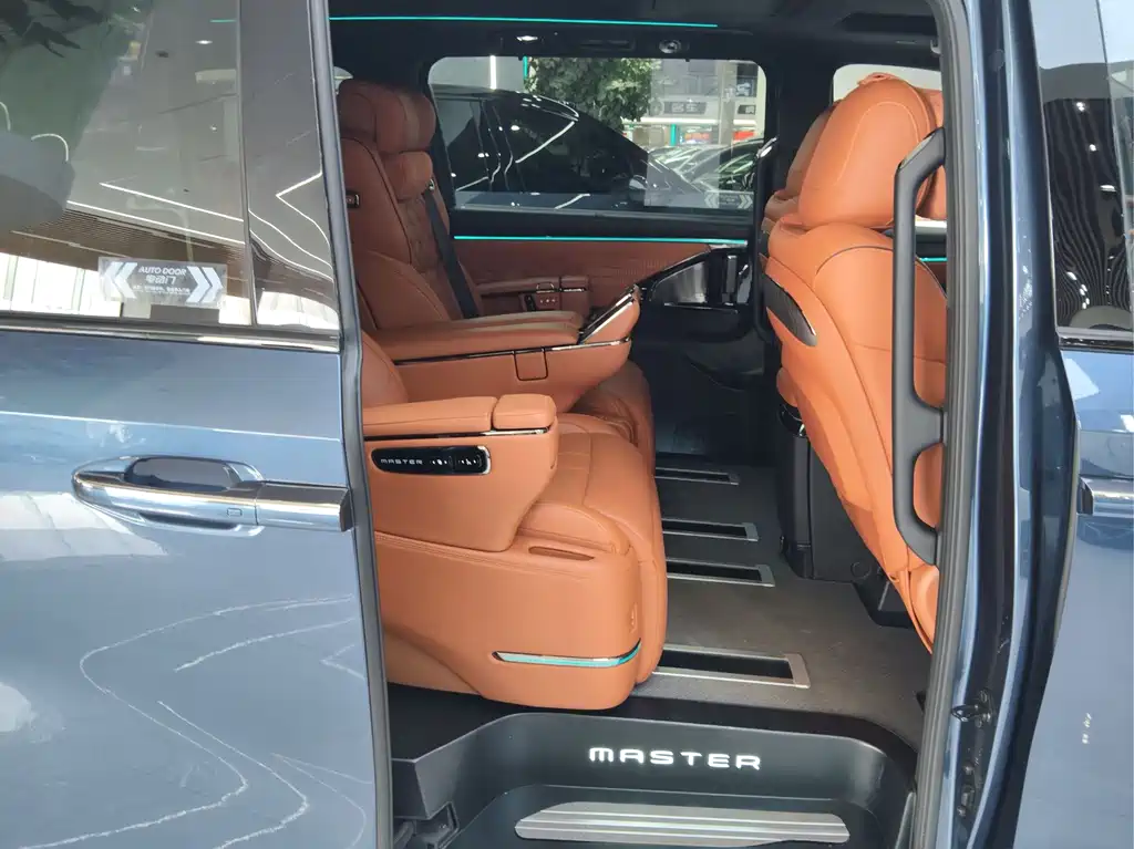GAC Motor Trumpchi Xiangwang M8 — фото 15