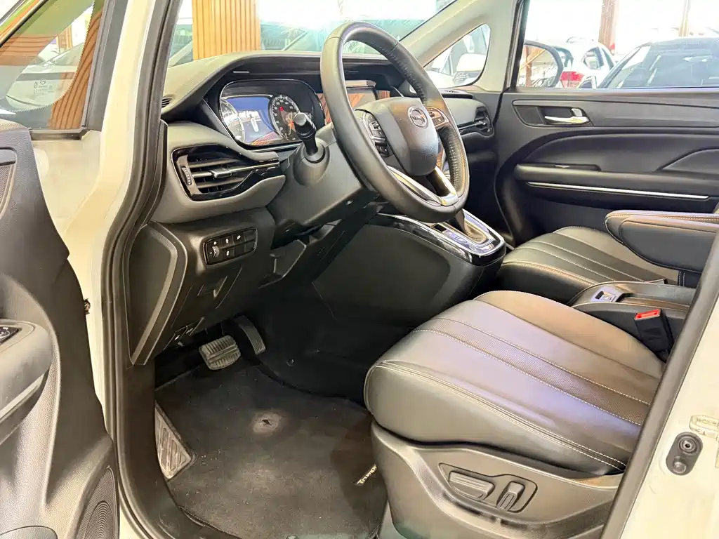 GAC Motor Trumpchi M6 — фото 4