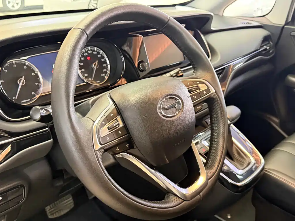 GAC Motor Trumpchi M6 — фото 9