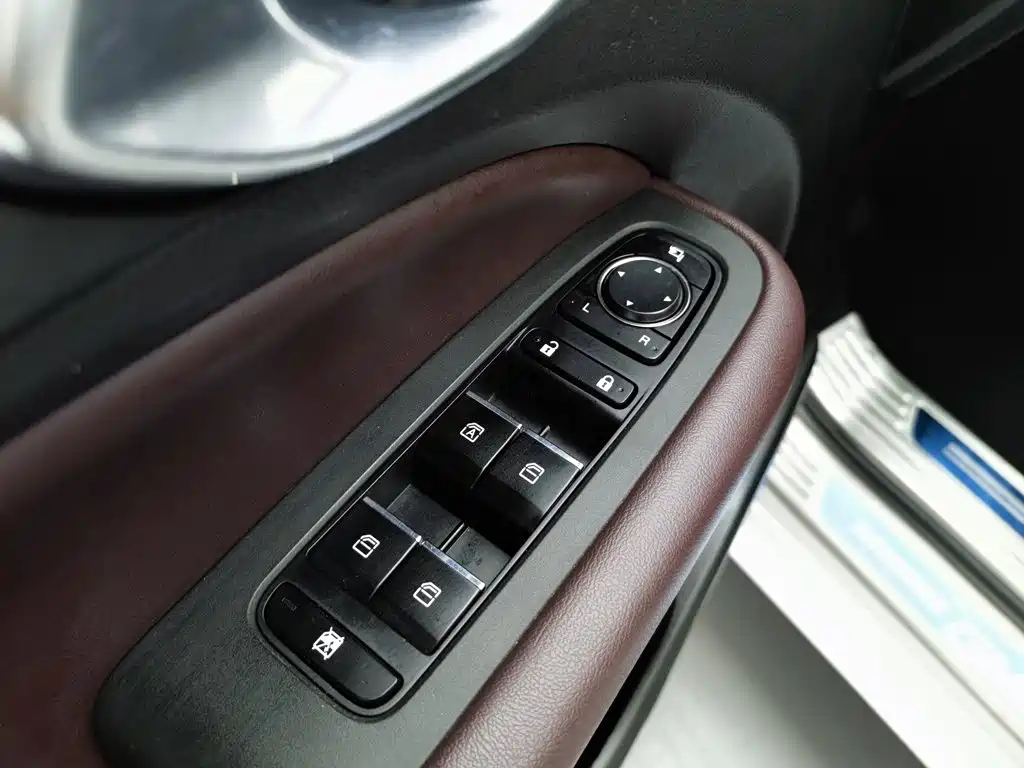 GAC Motor Trumpchi M6 — фото 9