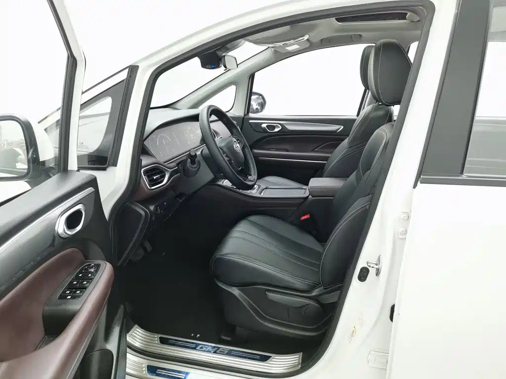 GAC Motor Trumpchi M6 — фото 10