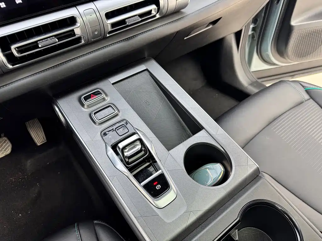 GAC Motor Shadow Cool — фото 11