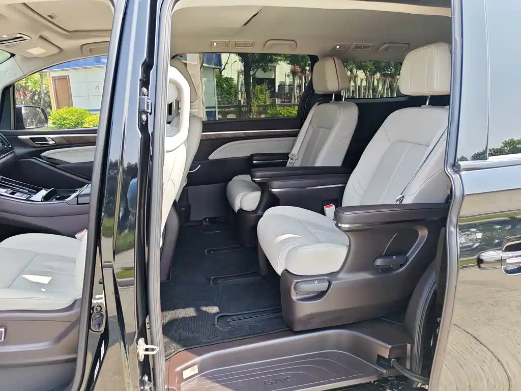 GAC Motor Trumpchi M8 — фото 10