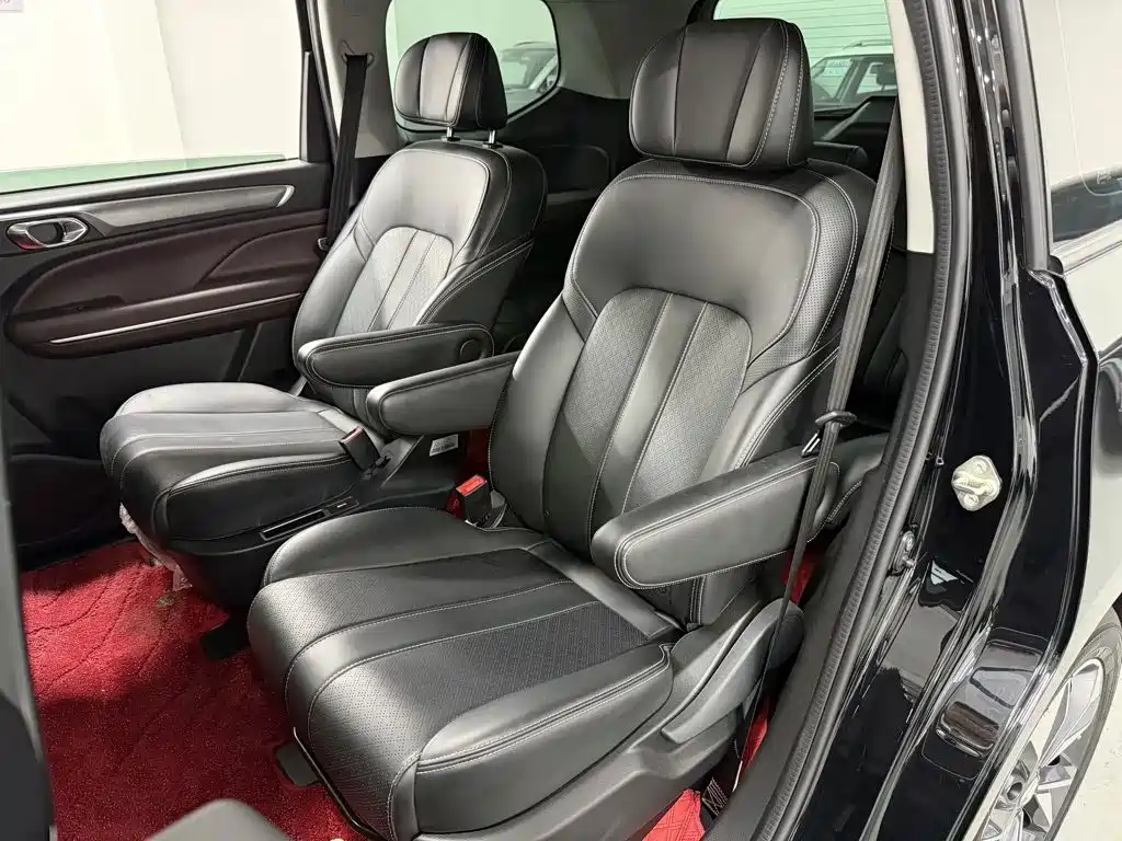 GAC Motor Trumpchi M6 — фото 13