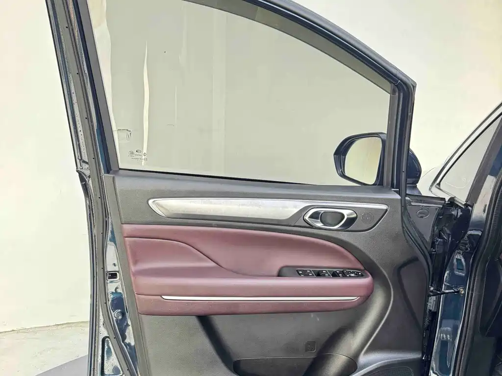 GAC Motor Trumpchi M6 — фото 30