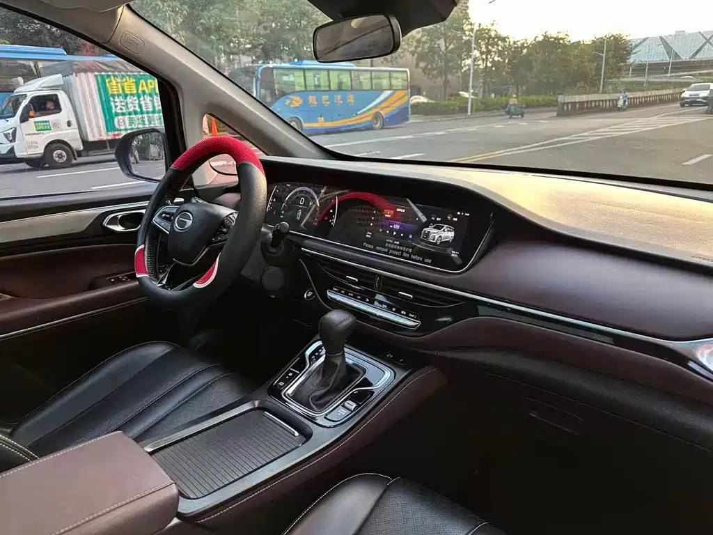 GAC Motor Trumpchi M6 — фото 10