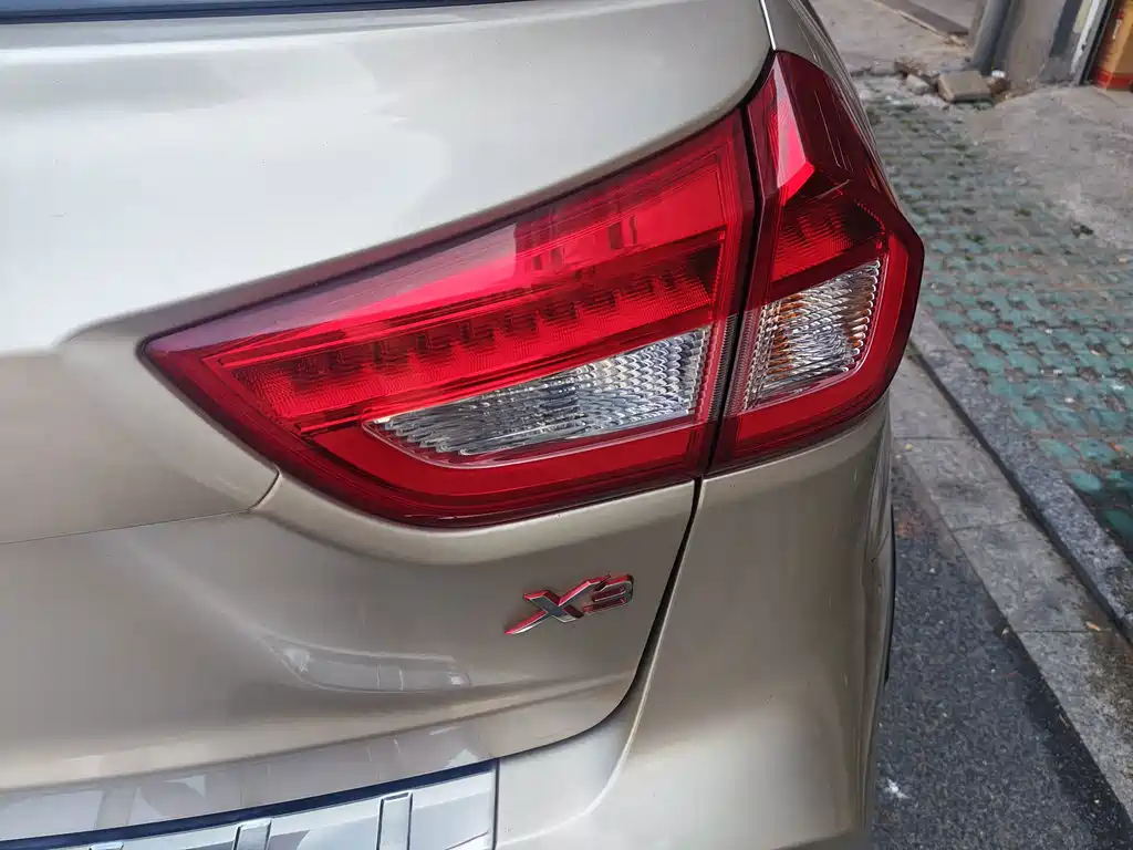 Geely Vision X3 — фото 10