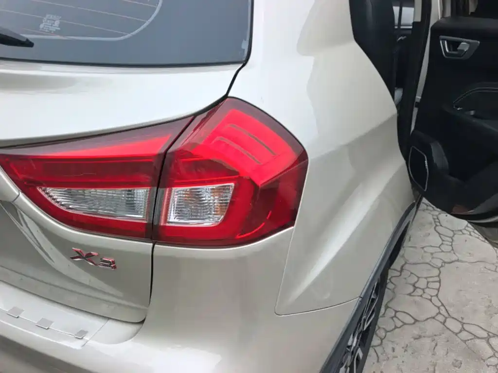Geely Vision X3 — фото 8