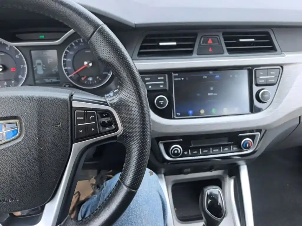 Geely Vision X3 — фото 10