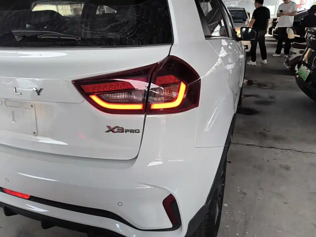 Geely Vision X3 — фото 8