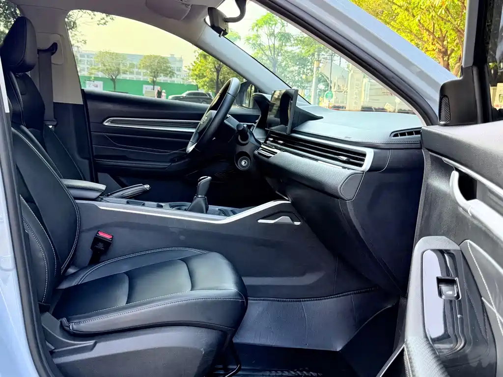 Geely Emgrand — фото 17
