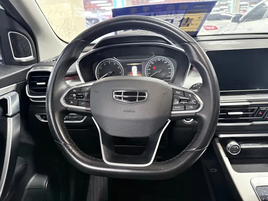 Geely Binyue — фото 11