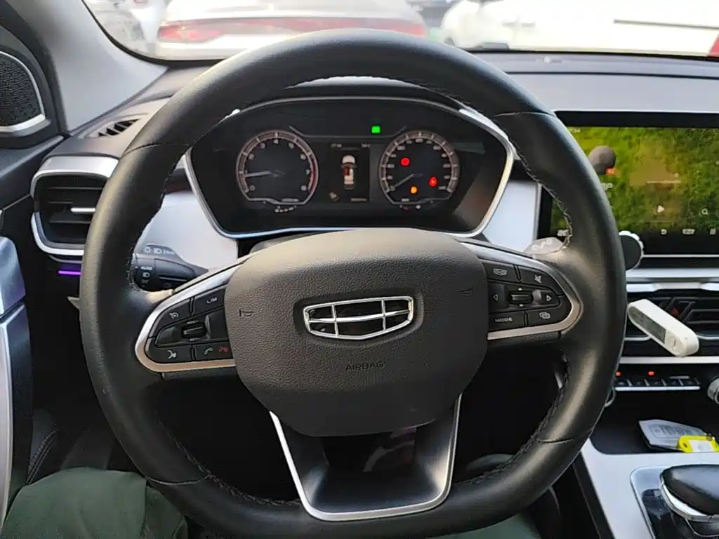 Geely Binyue — фото 11