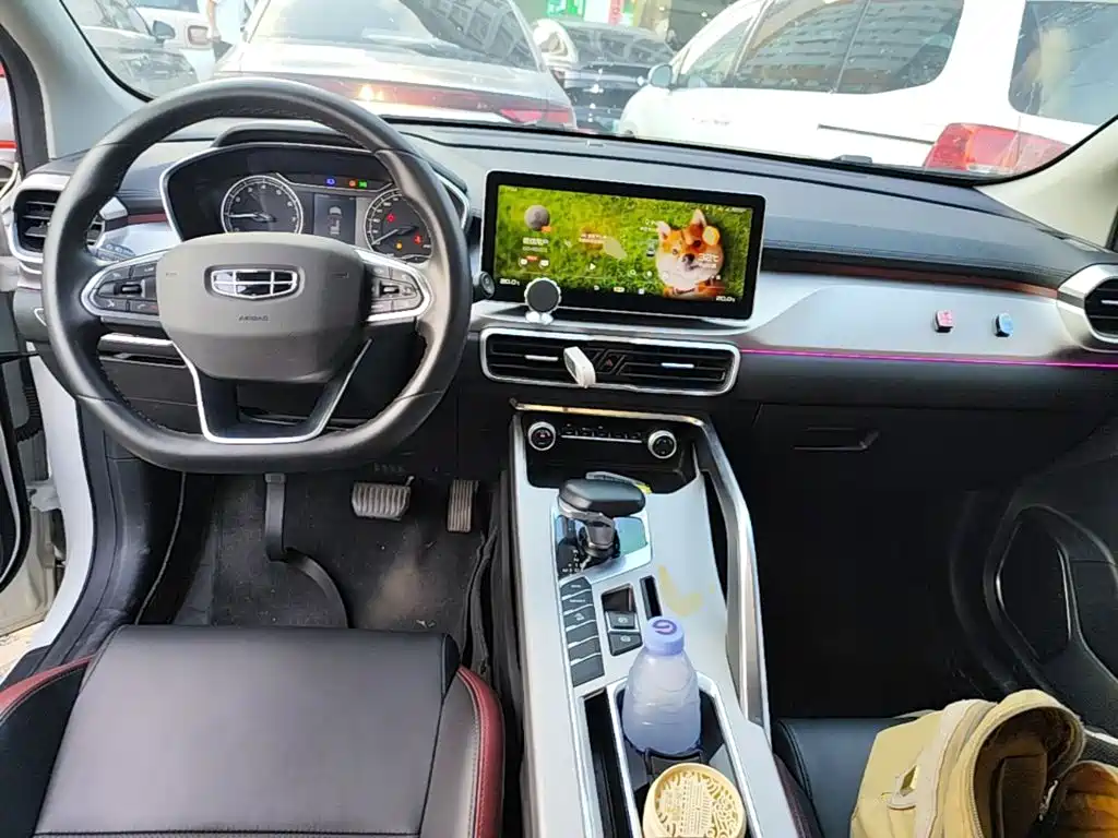 Geely Binyue — фото 10