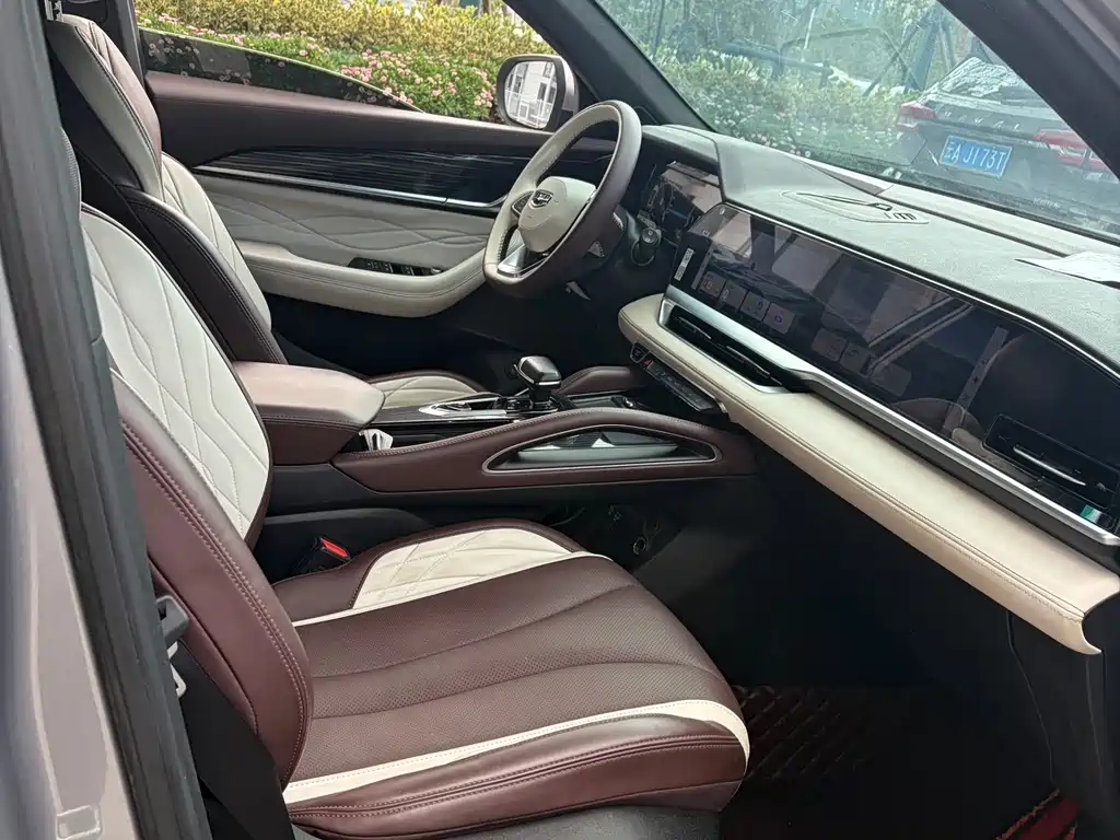 Geely Xingyue L — фото 10