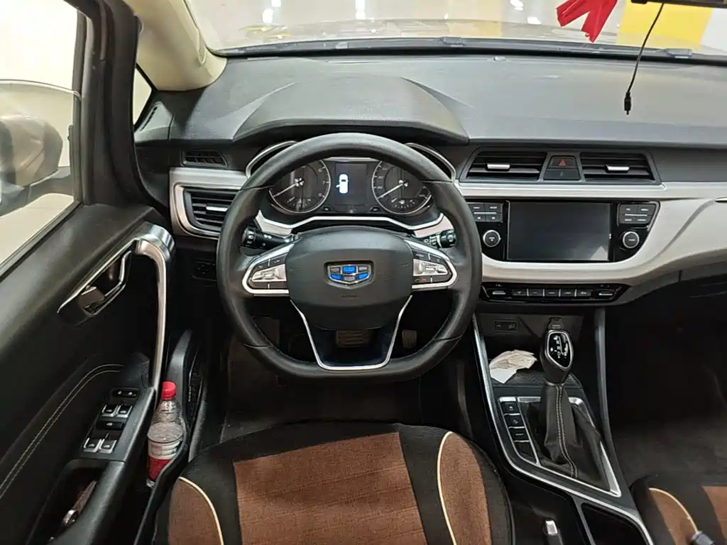 Geely Vision X3 — фото 11