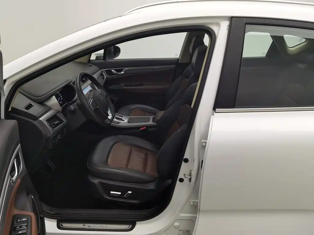 Geely Emgrand GS — фото 10