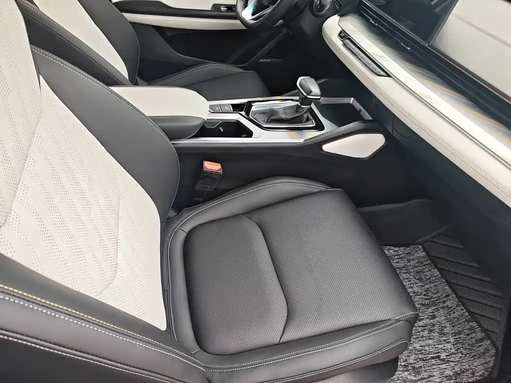 Geely Emgrand L — фото 14