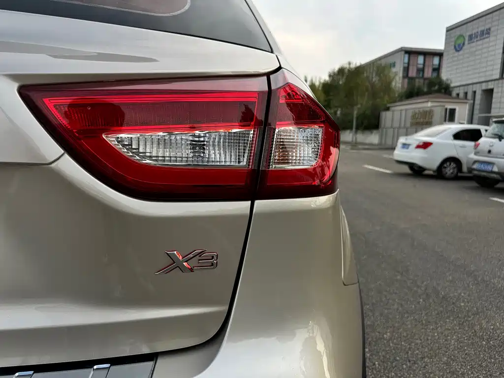 Geely Vision X3 — фото 8