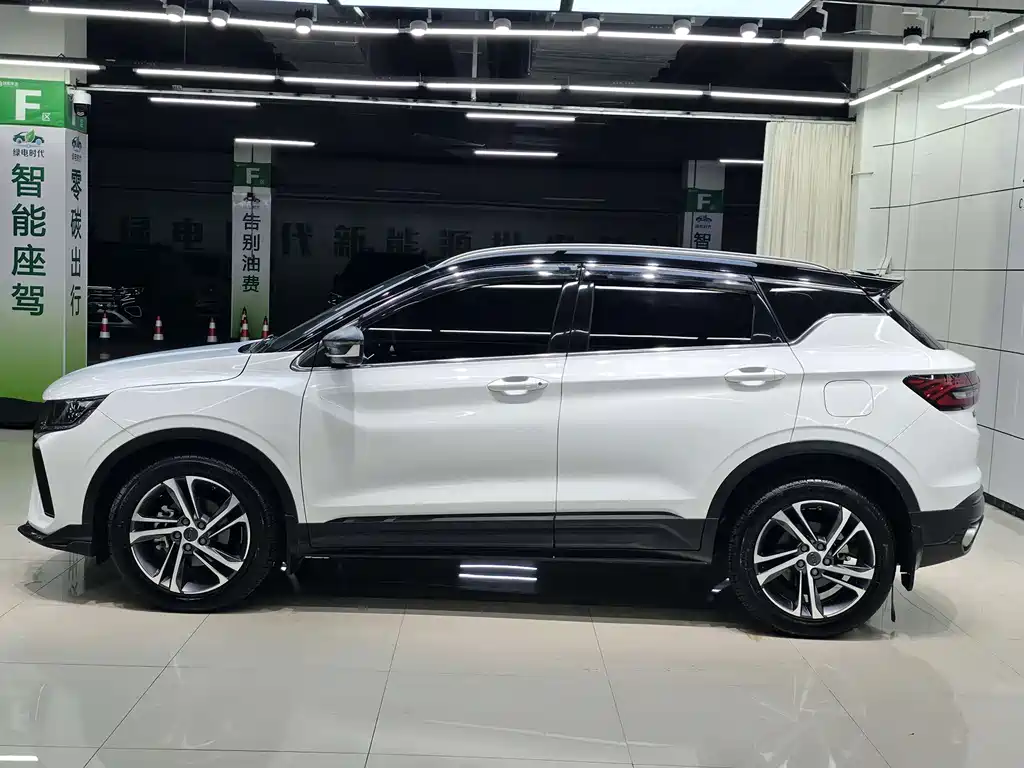 Geely Binyue — фото 10
