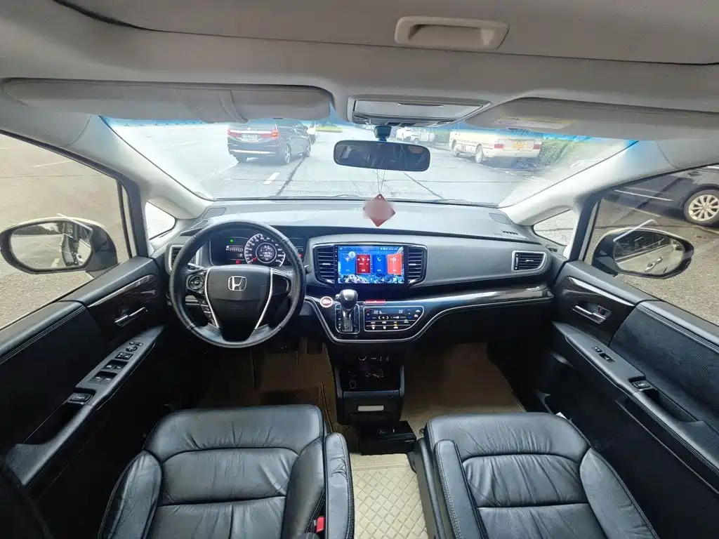 Honda Odyssey — фото 10