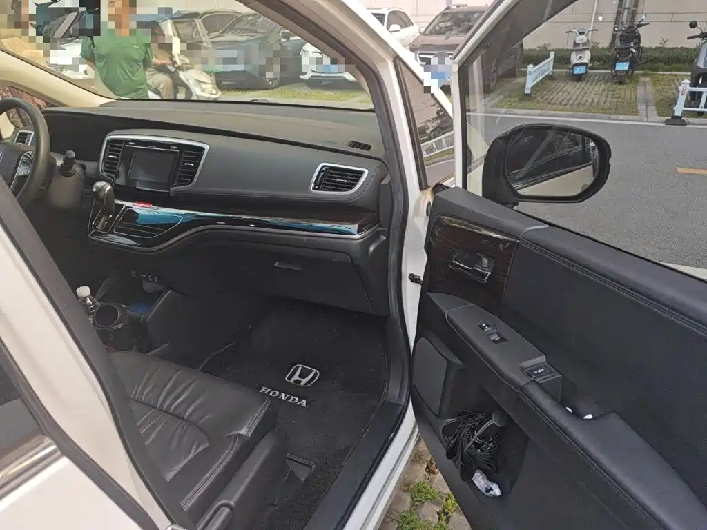 Honda Odyssey — фото 18