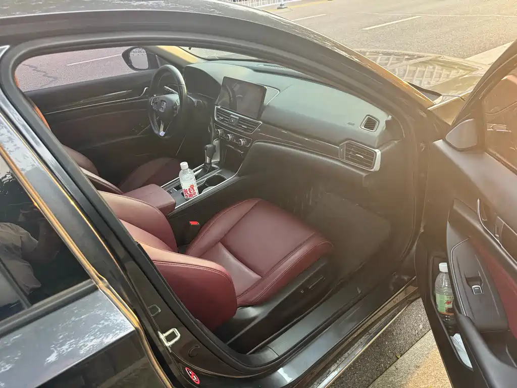 Honda Accord — фото 8